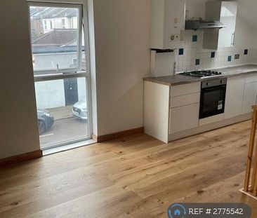 2 bedroom end of terrace house to rent - Photo 4