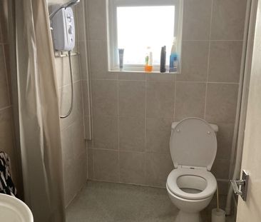 Room in a Shared Flat, Inchmery Rd, SE6 - Photo 2