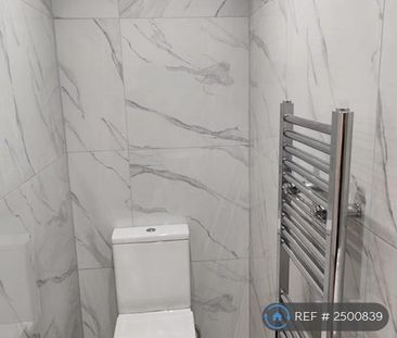 1 bedroom in a house share to rent - Photo 6