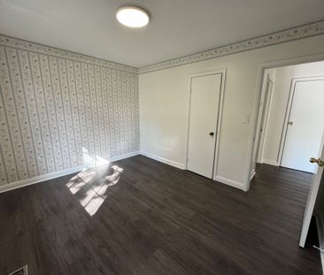 For Lease - 559 Drury Lane, Burlington, Ontario - Photo 4