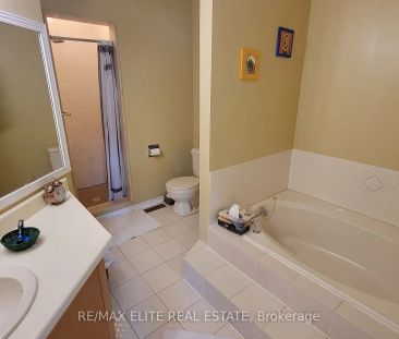 Detached Home For Lease | N9253423 - Photo 5