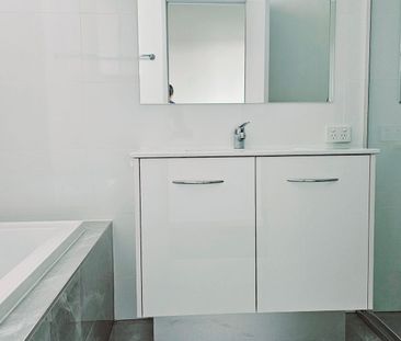 LIKE NEW DUPLEX! - Photo 4