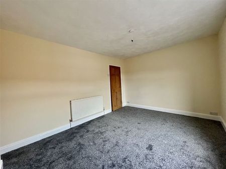 Cambridge Road, Lostock, Bolton - Photo 2