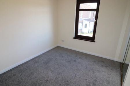 2 bedroom end of terrace house to rent - Photo 3