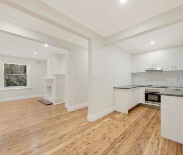 Stylish Apartment Close To Town! - Photo 1