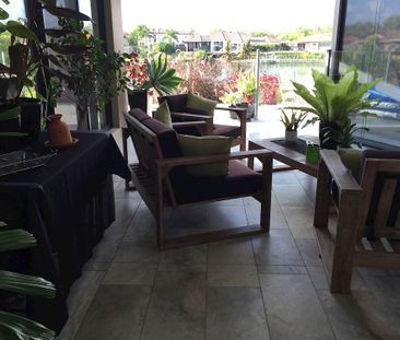 Helensvale - Photo 1