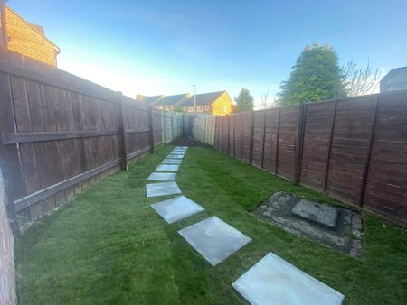 3 bedroom semi-detached house to rent - Photo 4