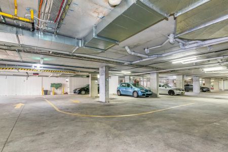 “MODERN SPLIT-LEVEL APARTMENT IN A PRIME LOCATION!” - Photo 3