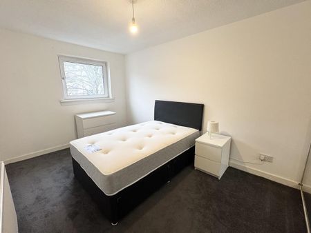 3 bedroom ground floor maisonette to rent - Photo 2