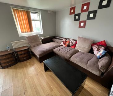Cranford Lane, Hounslow - Photo 2