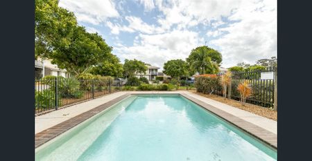 Bright & Airy Townhouse Living - Photo 4