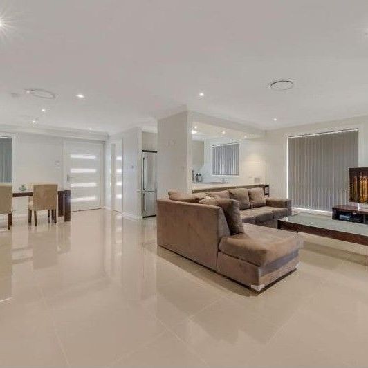 Stylish 3 Bedroom Townhouse in Glenmore Park - Photo 1