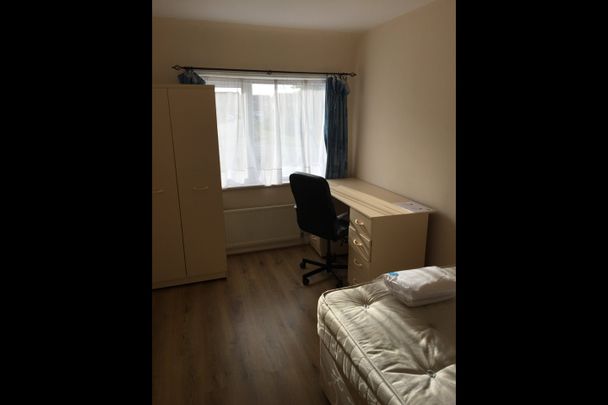 4 Bed Terraced House, Mitchell Avenue, CV4 - Photo 1