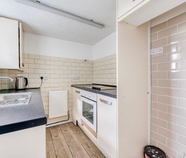 3 bedroom terraced house to rent - Photo 4