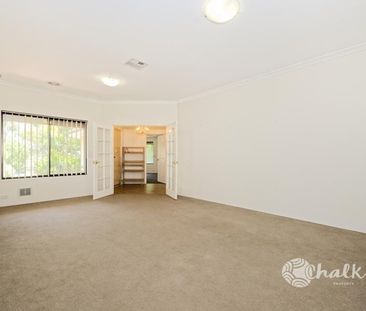 COASTAL LIVING IN WAIKIKI - SPACIOUS FAMILY HOME - Photo 6