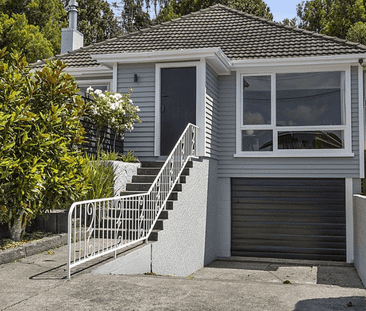 Stylishly Renovated – Modern 3 Bedroom Home - Photo 5