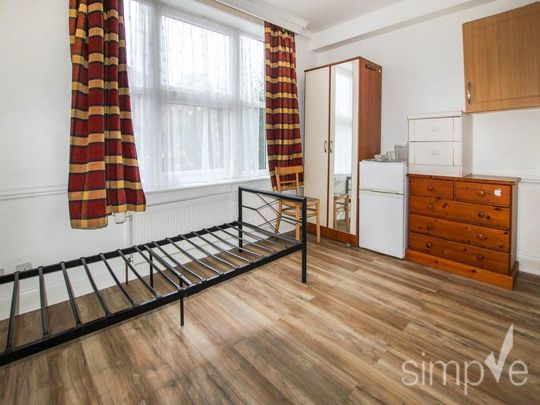 1 bedroom in a house share to rent - Photo 1