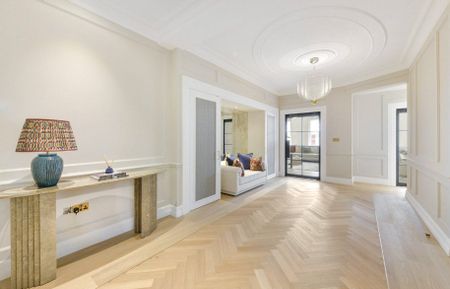 Grosvenor Square, Mayfair - Photo 4