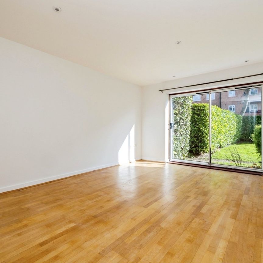 2 Bed Flat, Mill Pond Close, SW8 - Photo 1