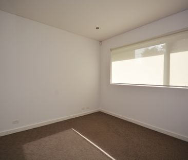 EXTRAORDINARY TOWNHOUSE LIVING NEARBY THE BEACH - Photo 1