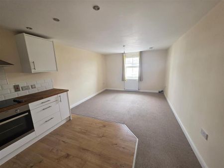 2 bedroom flat to rent - Photo 5
