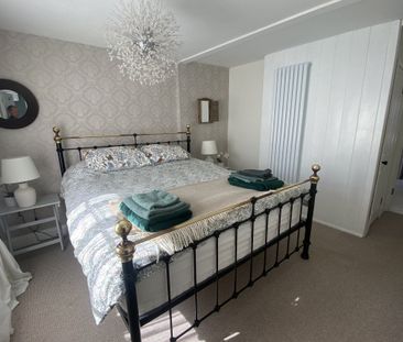 High Street - Photo 4