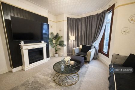 5 bedroom terraced house to rent - Photo 2