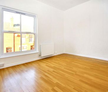 3 bedroom end of terrace house to rent - Photo 5