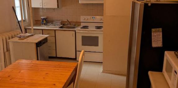 Grand 5 1/2 à Montréal Bien située - Photo 2