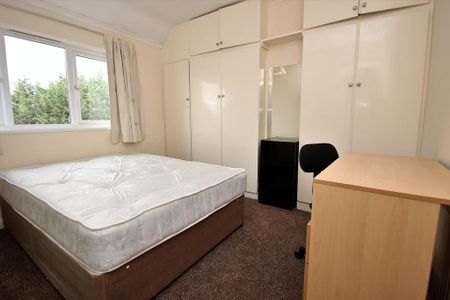 4 bedroom house to rent - Photo 3