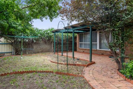 Cozy Two Bedroom Home - Photo 4