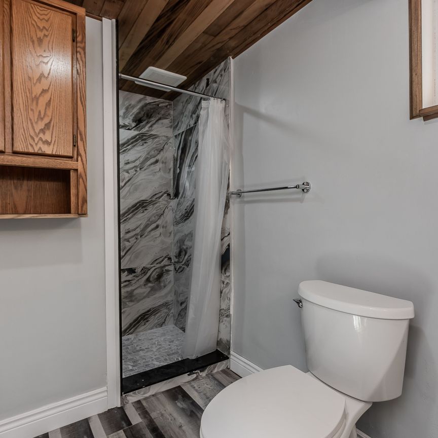 For Lease - 2458 Martin Court, Burlington, Ontario - Photo 1