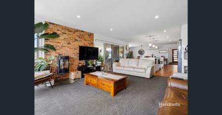 Fully furnished home. 6 month lease. Electricity and water included in rent - Photo 2