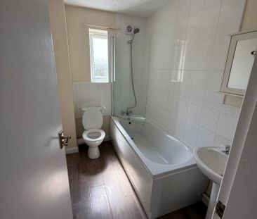 2 bedroom Flat To Let - Photo 1