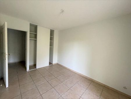 Appartement 3 pièces 75m2 MARSEILLE 9EME 1 249 euros - Photo 3