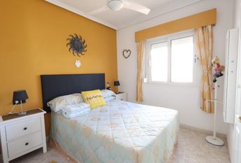 Bungalow con solarium privado en Playa Flamenca. Temporada baja.