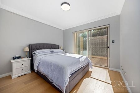 Ultra Convenient Location – Spacious Two Bedroom Apartment - Photo 3