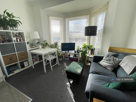2 bedroom flat to rent - Photo 4
