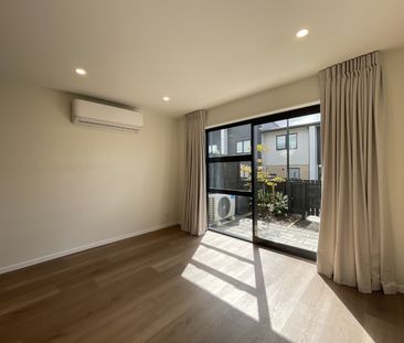 Charming 2 Bedrooms Low Maintenance - Photo 2