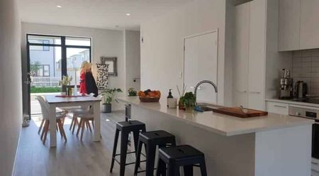 Modern Townhouse Living in a Prime Mount Wellington Location - Photo 2