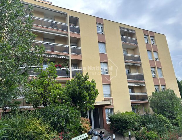 Appartement T1 Meublé dans résidence (route d'Uzès), - Photo 1