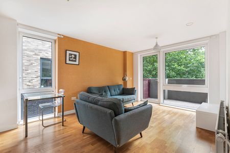 Trafalgar Gardens, Stepney Green, London, E1 3FW - Photo 2