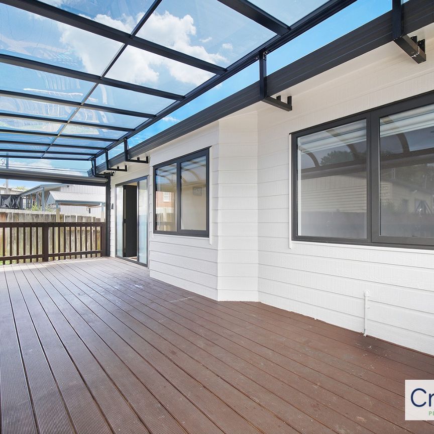 Charming freshly renovated 3 bedroom house in New Lynn! - New flooring, painting and kitchen - Photo 1