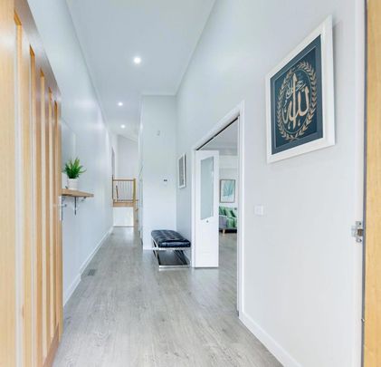 4 BEDROOM HOME + STUDIO APARTMENT - Photo 1