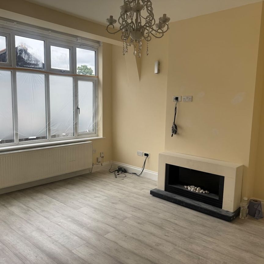 3 Bed Terraced House, Earlswood Avenue, CR7 - Photo 1