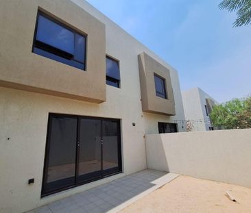 Spacious 3-Bedroom Townhouse in Nasma Residence - Photo 3