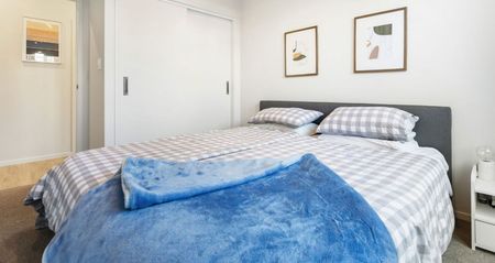 Modern Ground-Floor Apartment with Dual Access - Photo 4