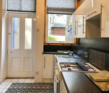 2 bedroom ground floor flat to rent - Photo 2