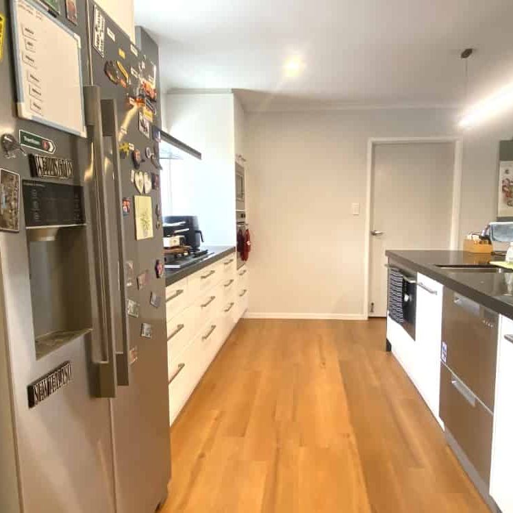 Homely, Hearty and Handsome - Photo 1