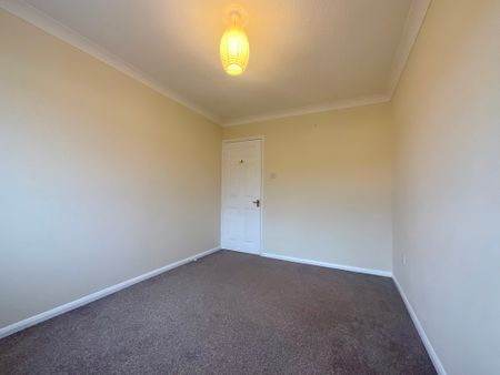 3 bedroom Semi-Detached House to let - Photo 5